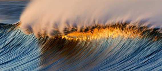 Fotografía de olas de colores por David Orias